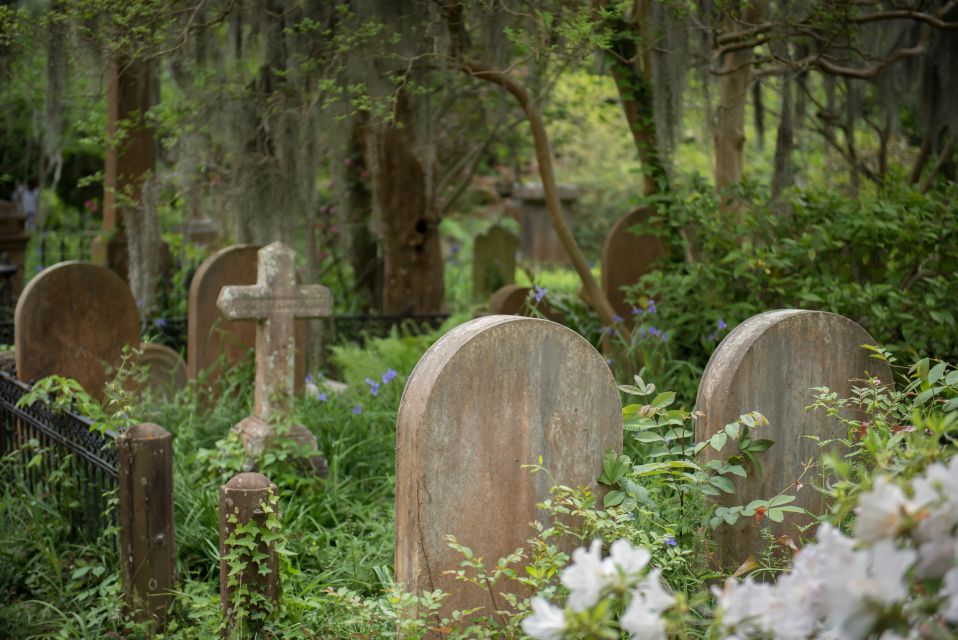 Charlestons Miracle Mile: Church and Cemetery Walking Tour - Charlestons Religious Past