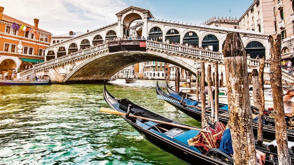 Charming Venice - Walking and Gondola - Exploring the Castello Area