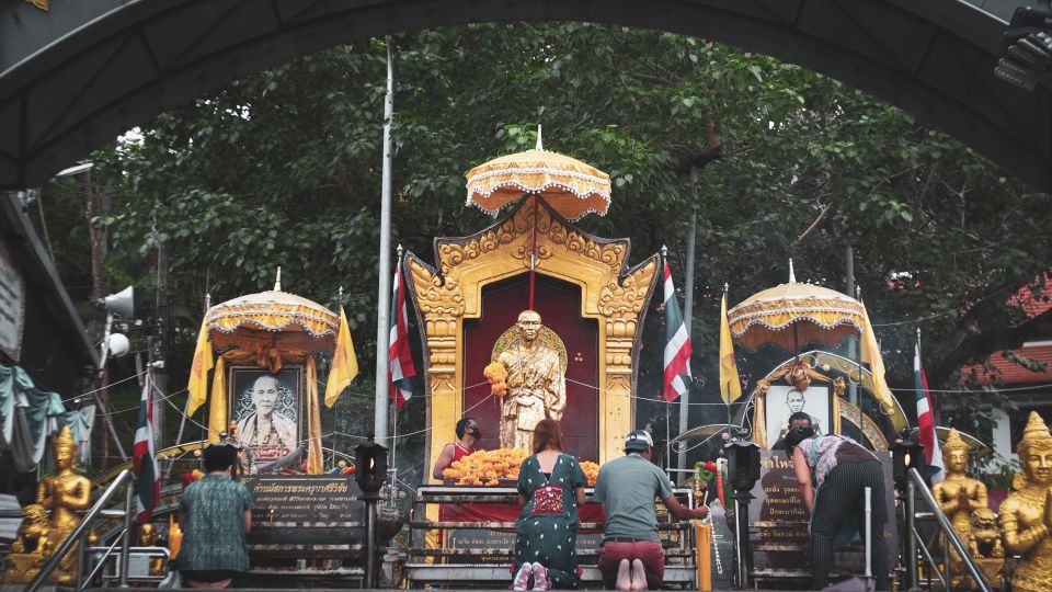 Chiang Mai: Buddhist Almsgiving and Market Tour With Meal - Included in the Tour