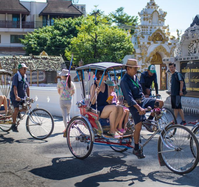 Chiang Mai: Historic Old City 4-Hour Guided Bike Tour - Somphet Market Experience