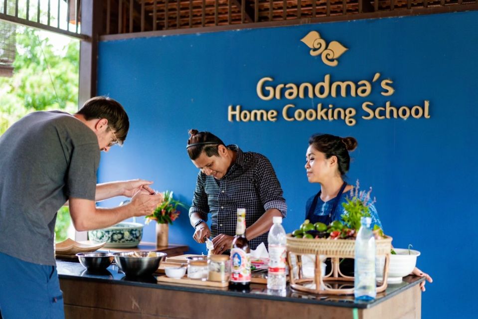 Chiang Mai: Local Northern Thai Cooking Class at Grandmas - Local Market and Organic Farm Visit