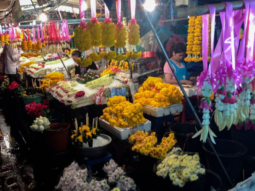 Chiang Mai: Tuk-Tuk Evening Tour With Temples & Street Foods - Wat Lok Moli Temple