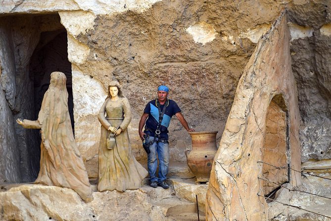 Coptic Cairo Tour: Cave Church of Saint Simon and Old Cairo Churches - Experiencing the Hanging Church