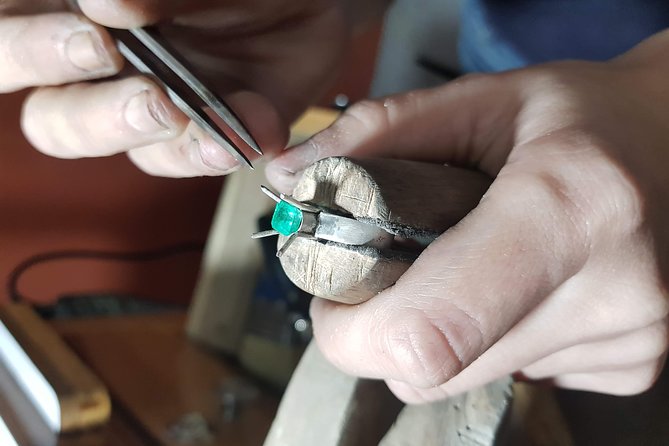 Create Your Own Colombian Emerald Ring - Making Your Ring Special