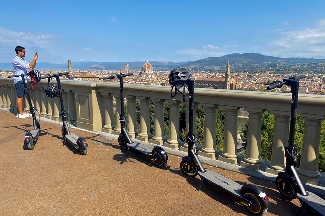 E-Scooter: Panoramic Tour of Florence - Highlights: Piazza Della Repubblica and Strozzi Palace