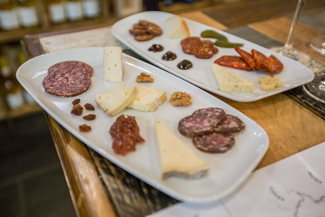 Essentials of Hungarian Wine Tasting (with Cheese and Charcuterie) in Budapest - Recognizing Wine Aromas and Notes