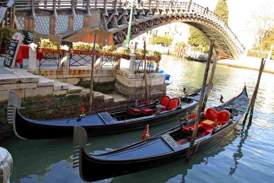 Explore Venice - Morning Walking Tour and Gondola - Gondola Ride Experience