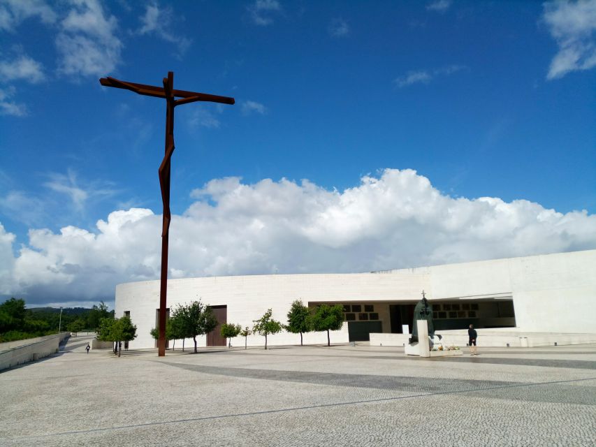 Fatima, Batalha, Alcobaça, Nazaré and Óbidos: The Blue West - Legendary Love Story of Alcobaça