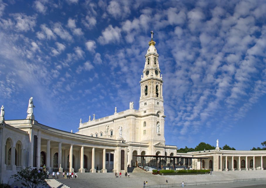 From Lisbon: Tour Fatima, Batalha, Alcobaça, Nazaré, Óbidos - Hermitage of Memory