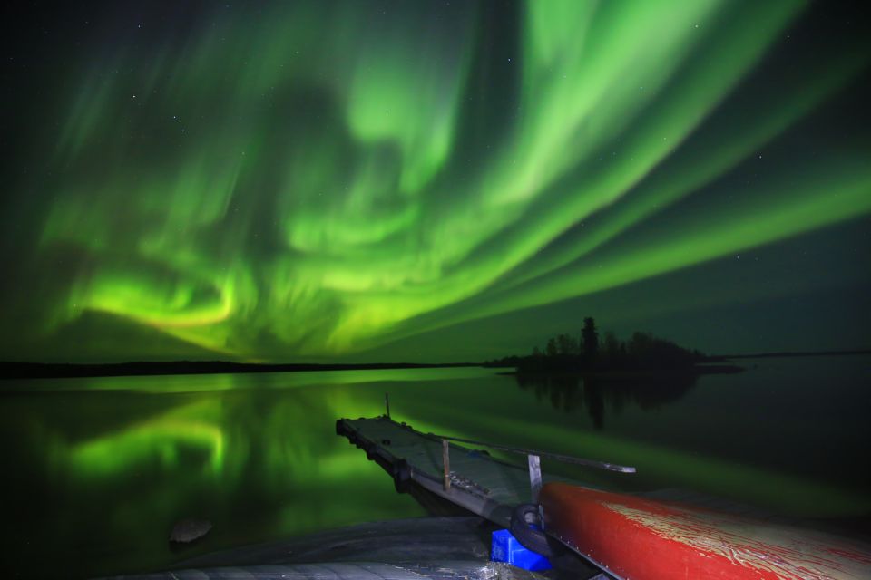 From Yellowknife: Northern Lights Bus Tour With Photos - Northern Lights Sighting