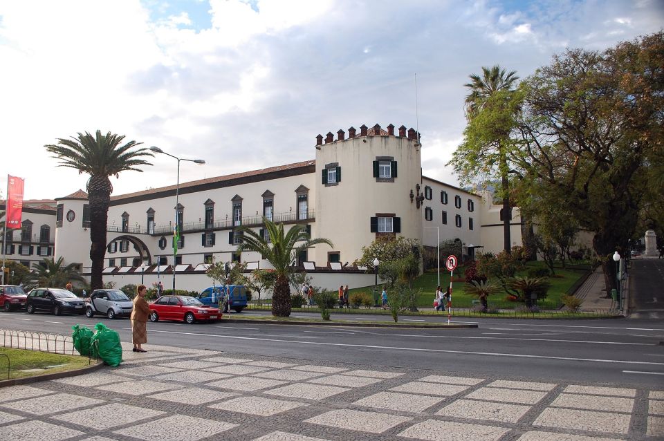 Funchal: Private Guided Walking Tour - Walking Through Funchal