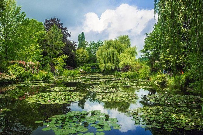 Giverny Monet House and Gardens Skip the Line Walking Tour - Monets House and Gardens