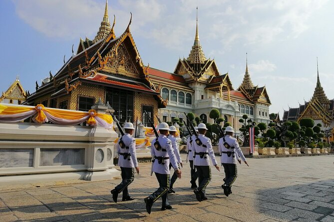 Grand Palace, Wat Phra Kaew, Wat Pho and Wat Arun Walking Tour From Bangkok - Dress Code and Etiquette