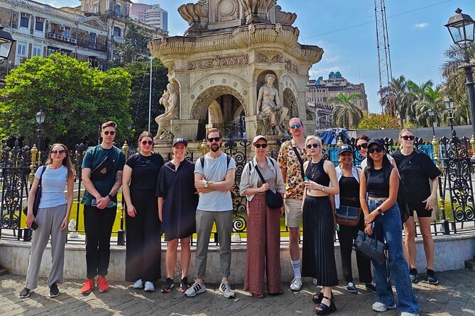 Group Guided Walking Tour in Fort and Colaba - Group Size and Duration