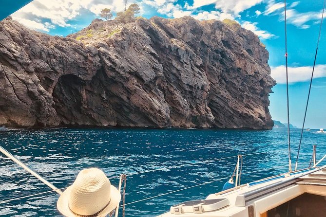 Half Day Sailing Excursion Along the Coast - Accessibility and Accommodations