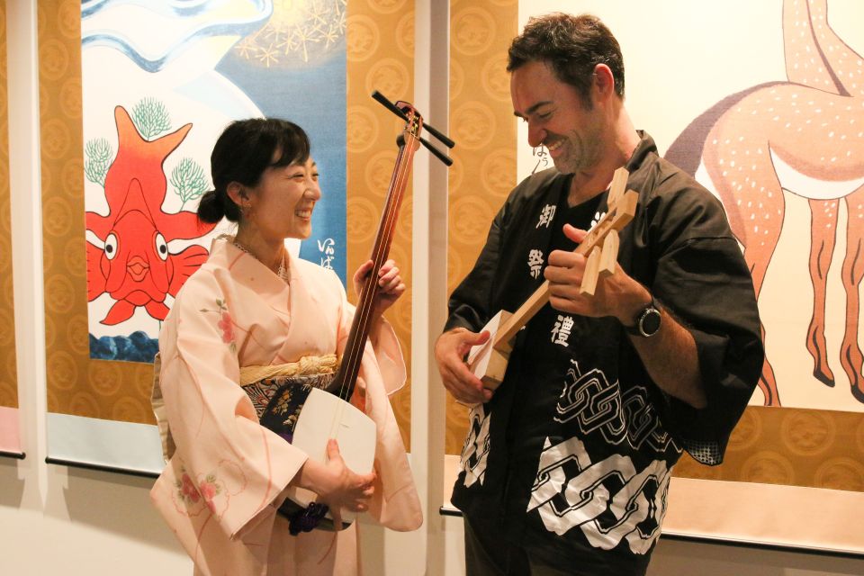 [Input TEXT TRANSLATED INTO English]:"Tokyo Shami" - Let's Make a Mini Shamisen and Play It! - Learning the History of the Shamisen