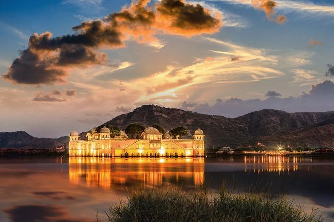 Jaipur Amer Fort, Jal Mahal & Stepwell Private Half-Day Tour - Admire Jal Mahals Allure