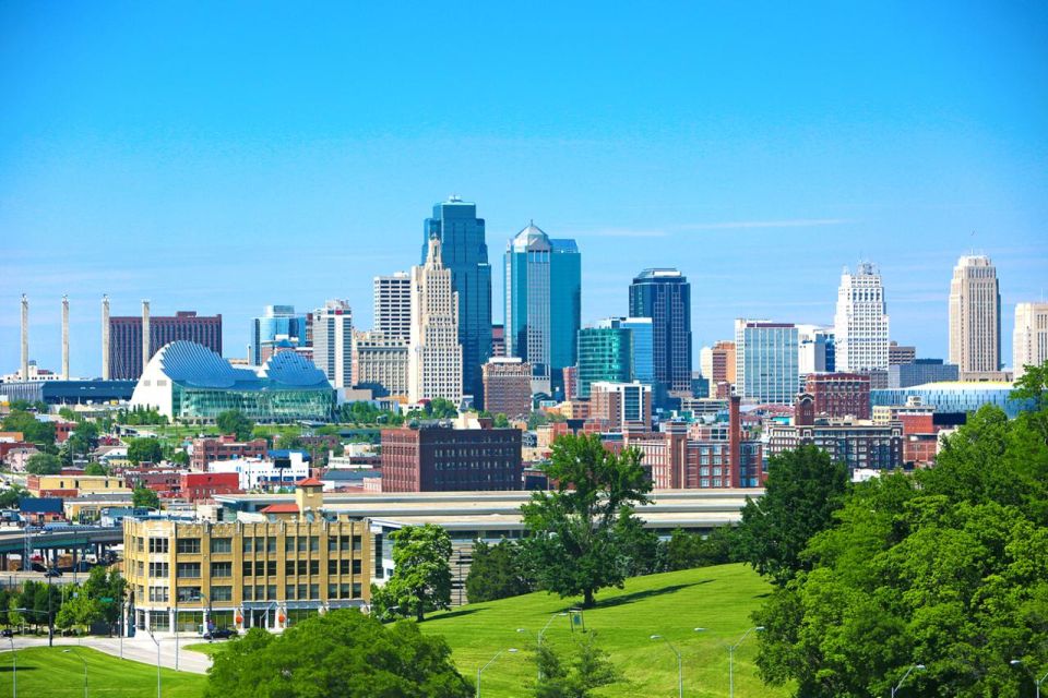 Kansas City's Cultural Gems: A Walking Tour Experience - Discovering the Kauffman Centers Artistry