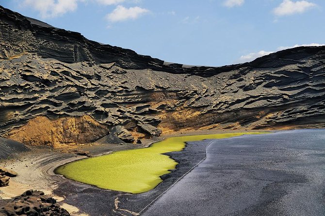 Lanzarote Volcano and Wine Region Tour From Fuerteventura - Tasting Lanzarotes Renowned Wines