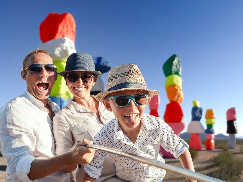 Las Vegas: Las Vegas Sign + 7 Magic Mountains + Photoshoot - Seven Magic Mountains: Desert Vibrance