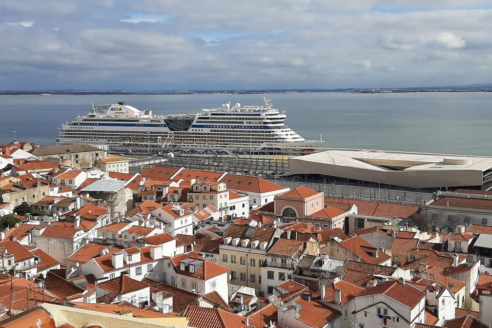 Lisbon: 1,5 Hours Historical Tuk Tour for Two Persons. - Inclusions