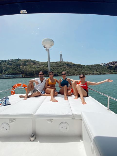 Lisbon: 4H Private Catamaran Tour With Swimming - Participant Capacity