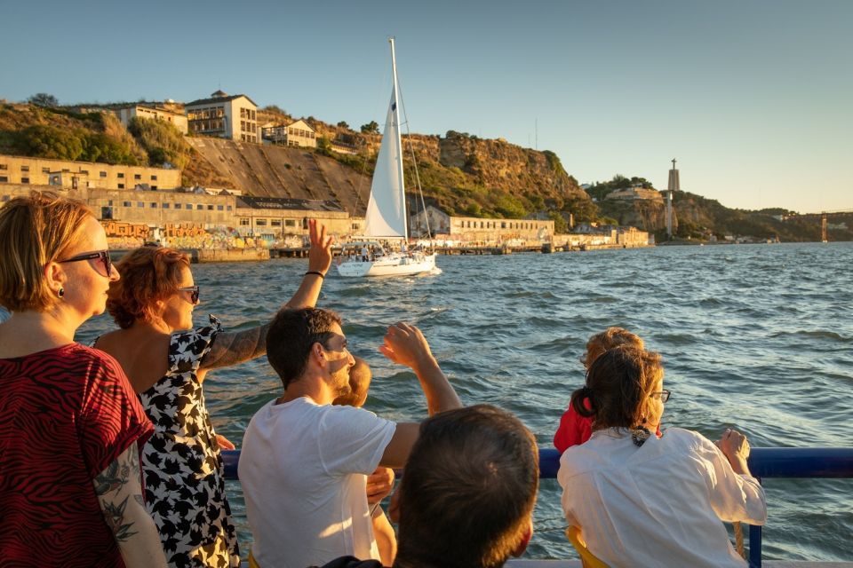 Lisbon: Sightseeing Boat Tour With Hop-On Hop-Off Option - Accessibility Features