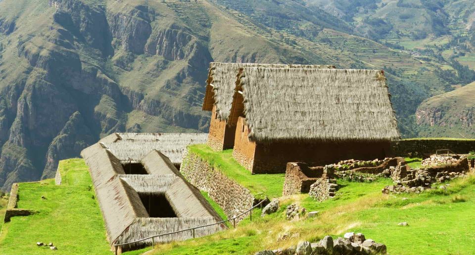 Machu Picchu, Huchuy Qosqo and Short Inca Trail in 4 Days - Indulging in Traditional Pachamanca Lunch