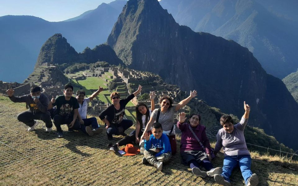 Machupicchu Full Day Tour: by Train Vistadome - Onboard Experience