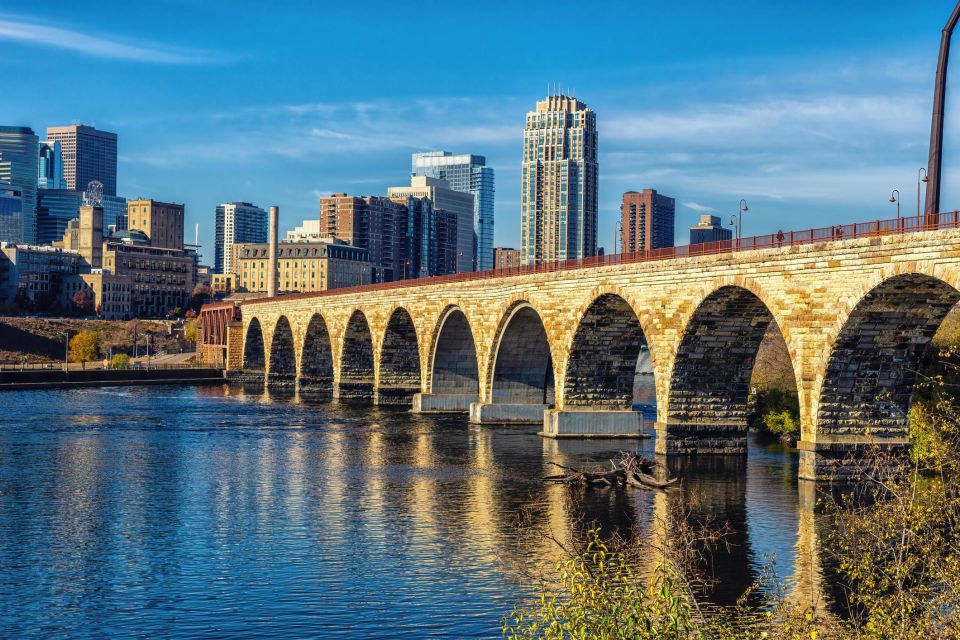 Minneapolis Marvels: A European's Cultural Walk - Meeting Point