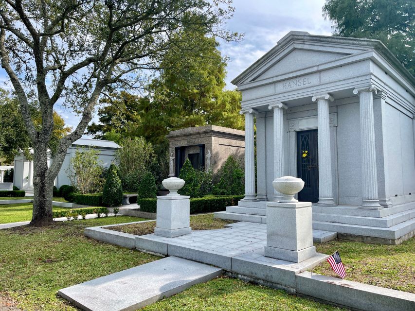 New Orleans: Millionaire's Tombs of Metairie Cemetery Tour - Exploring the Cemetery