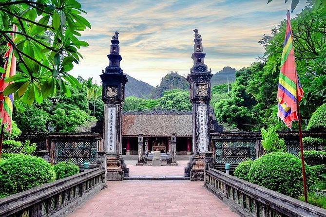 Ninh Binh Tour: Deluxe & Small Group Tam Coc Hoa Lu - Boat, Biking, Buffet Lunch - Iconic Landscapes