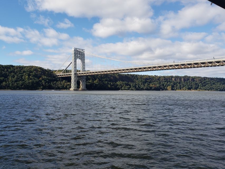 NYC: Hudson River Fall Foliage Sailing Trip - Complimentary Drink Included