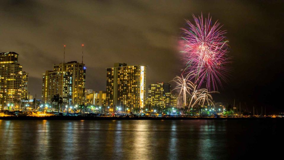 Oahu: Waikiki Friday Fireworks Cruise - Wheelchair Accessibility