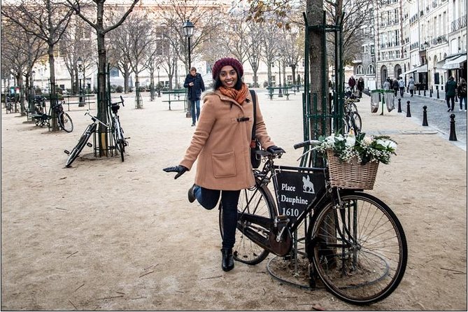 Paris Private Walking Tour With a Personal Photographer - Commemorating Special Occasions