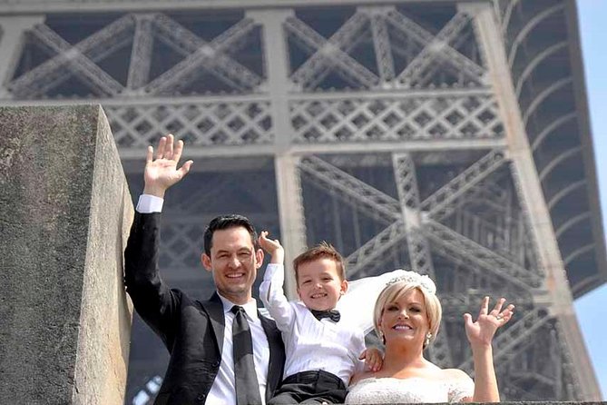 Paris Renew Your Wedding Vows Experience With Professional Photographer - Couple and Guests Accommodations