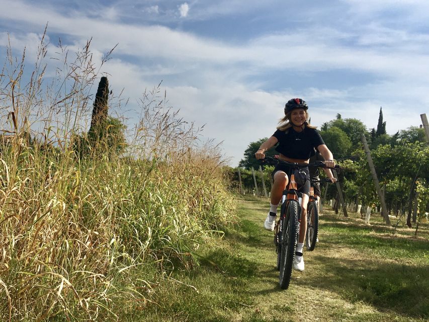 Pastrengo: E-Bike Tour and Wine Tasting in the Castle - Delightful Wine Tasting Experience