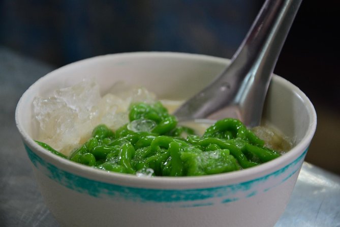 Phuket Night Food Tour & Old Towns Magical Lights - Tips for a Great Tour