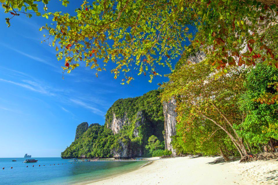 Phuket: Private Hong Island Speedboat Charter Tour - Lading Island Highlights