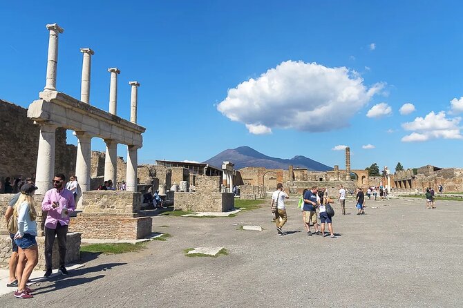 Pompei Three Hours With an Expert Guide - Tour Size and Accessibility