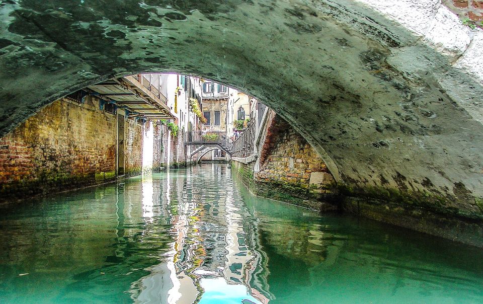 Private Cruise: Venice Viewed by the Water - Observing Architectural Wonders