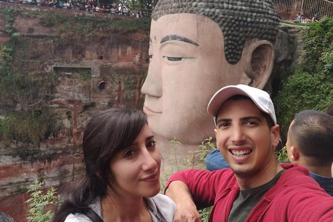 Private Leshan Giant Buddha and Local Food Tasting Trip - Guided Commentary and Local Cuisine