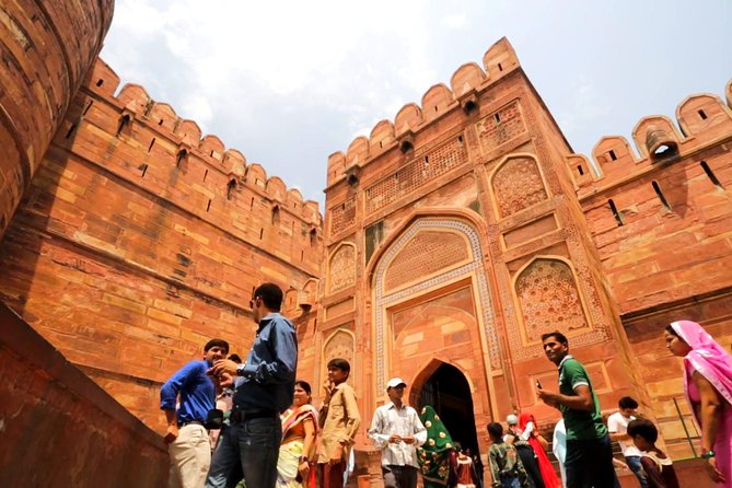 Private Taj Mahal Agra Full-Day Tour From Delhi (All Inclusive) - Visiting Agra Fort