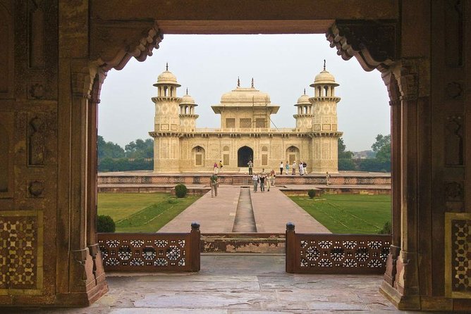 Private Taj Mahal Sunrise Tour From Delhi by Car - Customizing the Tour