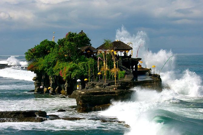 Private Tour: Full-Day Tanah Lot and Uluwatu Temples With Kecak Fire Dance Show - Experiencing Uluwatu Temple