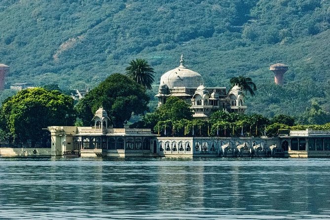 Private Udaipur Sightseeing Tour With Guide - Experience the Serene Lake Pichola