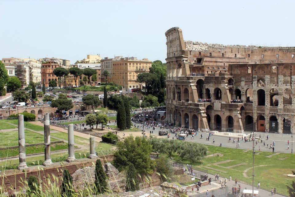 Rome: Hop-On Hop-Off Bus, Roman Forum & Colosseum Tour - Colosseum and Roman Forum