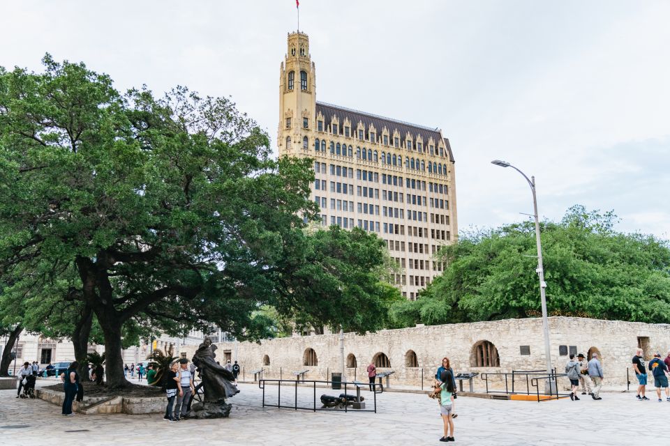 San Antonio: Ghosts and Dark History Guided Walking Tour - Alamo Plaza and Nearby Sites