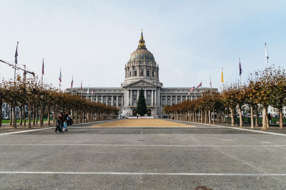 San Francisco: Movie Filming Locations Bus Tour - Watching Movie Clips on Location