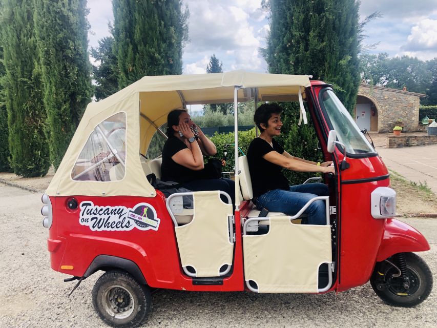 San Gimignano: Chianti Hills Tuk-Tuk Tour for 2 - Tuscan Lunch and Tastings